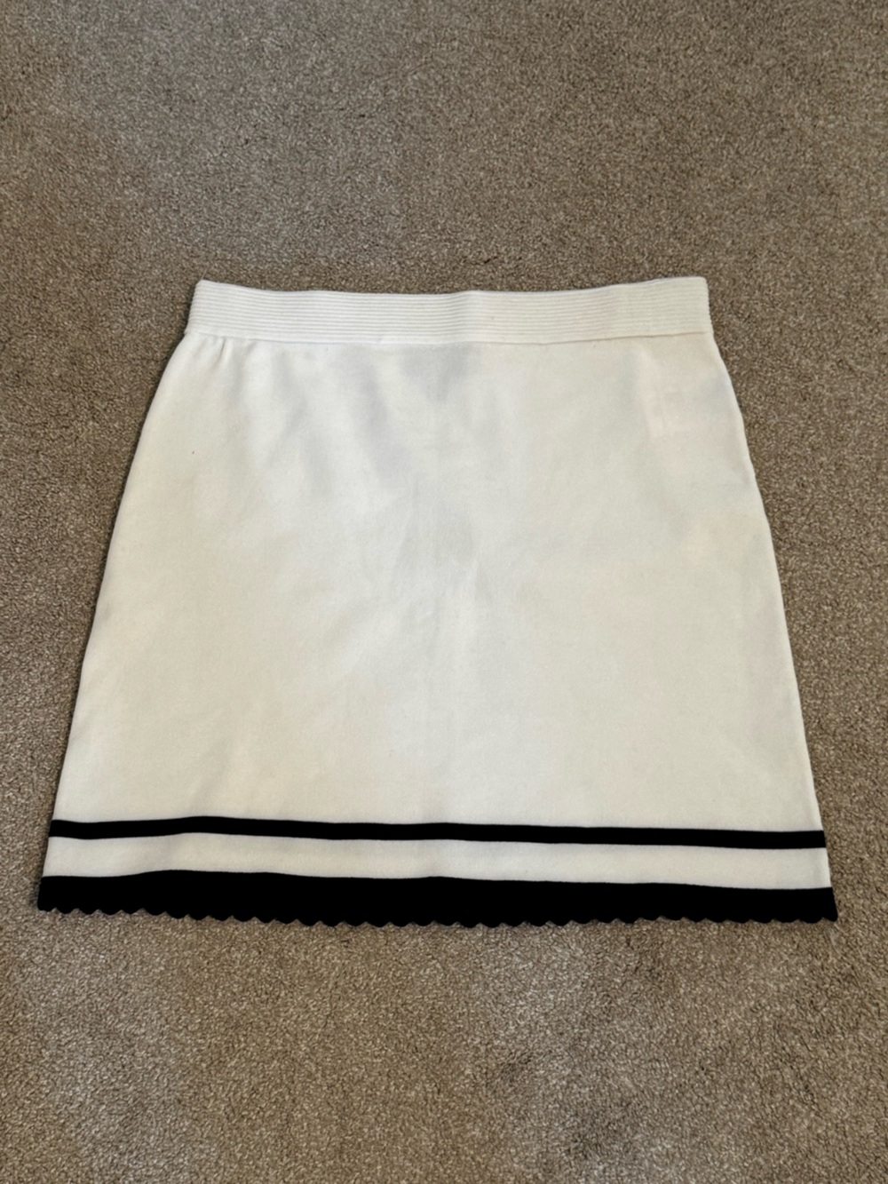 Laundry By Shelli Segal White Knit A-Line Skirt with Black Trim
